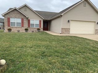 5037 Bristol Hill Dr, O'Fallon, IL 62269