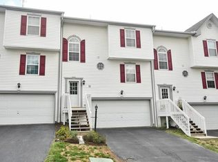 104 Scenic Hill Dr, Carnegie, PA 15106