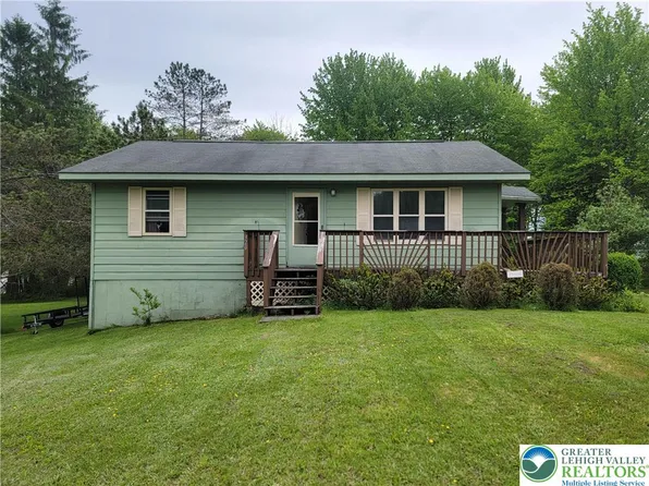 320 Hillside St, Richmondale, PA 18421