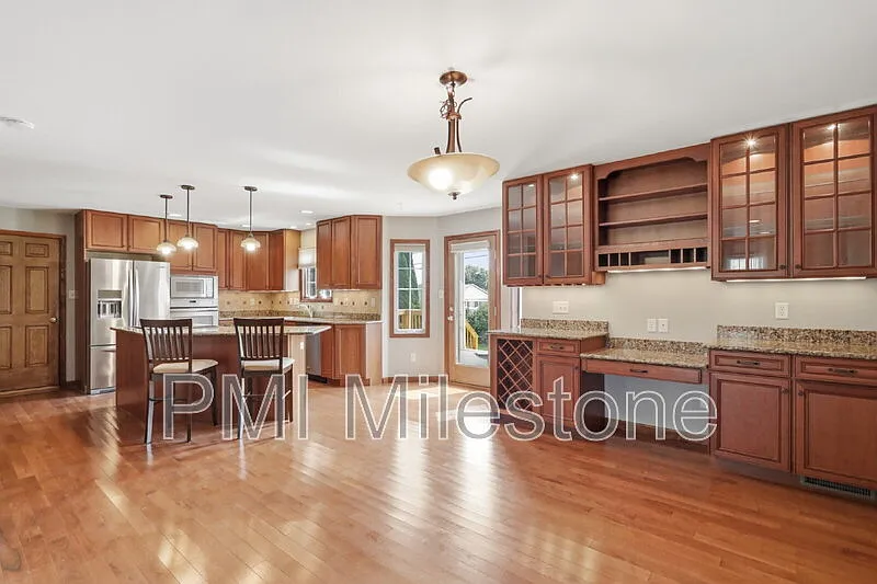 3 bed, 2.5 bath, 1568 sqft, $2,230 — Photo 3