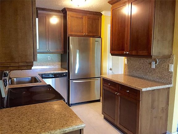 5th image of 9002 Vineyard Lake Drive #9002
