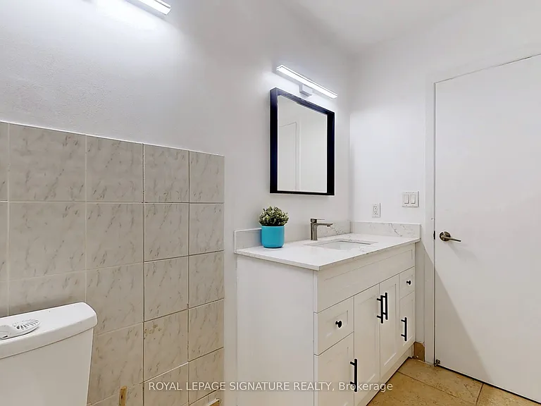 17 Baroness Cres #UPPER — Photo 23