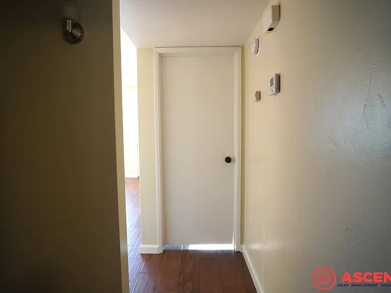 4324-4338 Columbus St — Photo 9
