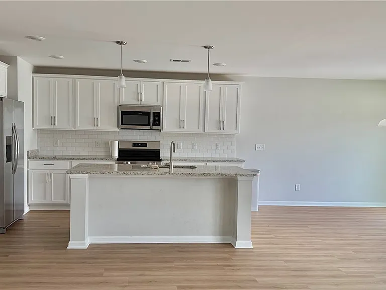 37 Stetson Dr — Photo 3
