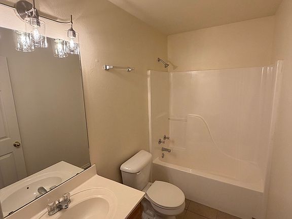 5th image of 626 Benbrook Ct #626