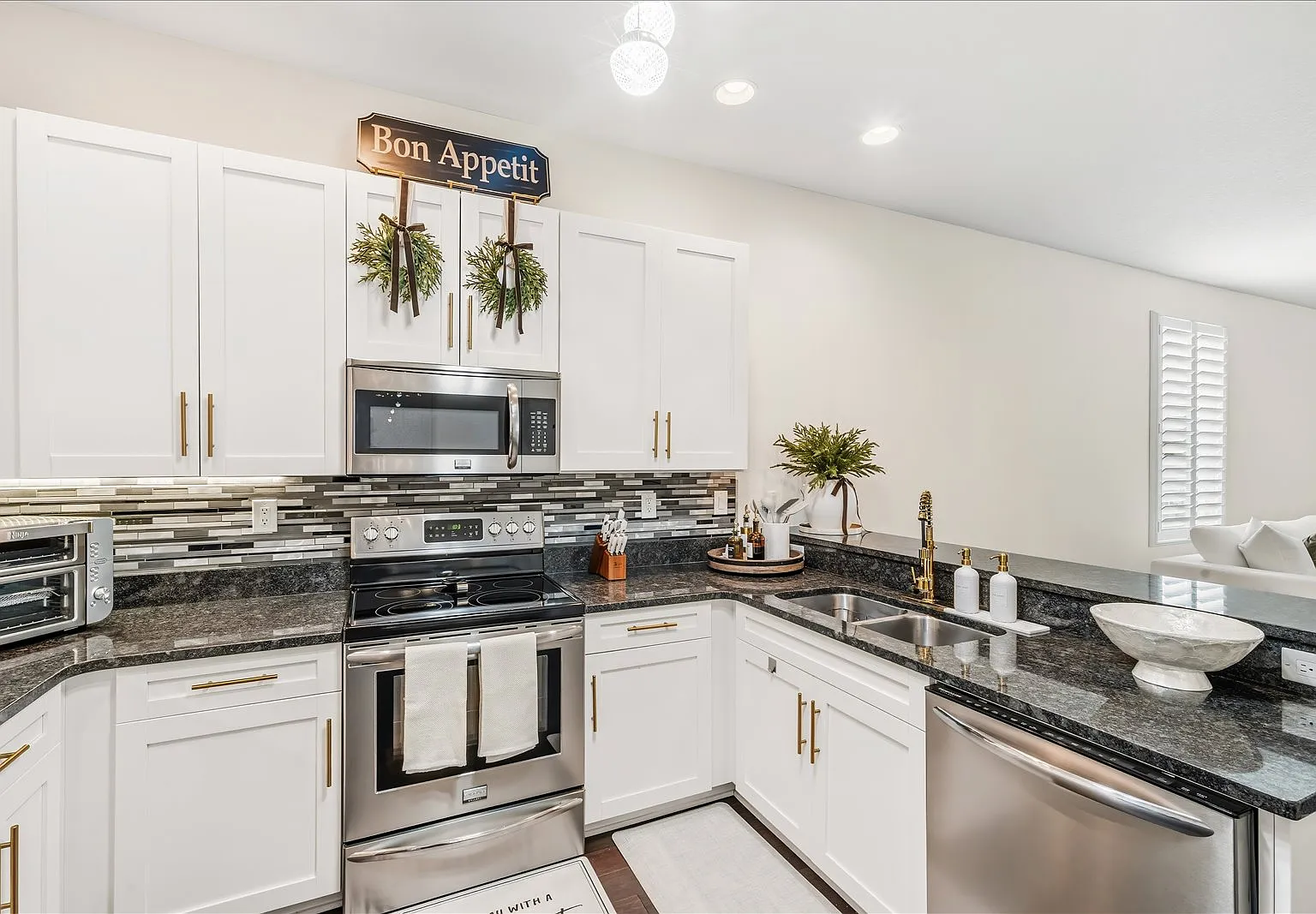 3 bed, 2181 sqft, $3,750 — Photo 1