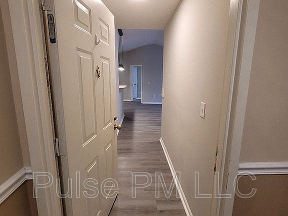 2nd image of 440 Lakeview Dr Unit 11