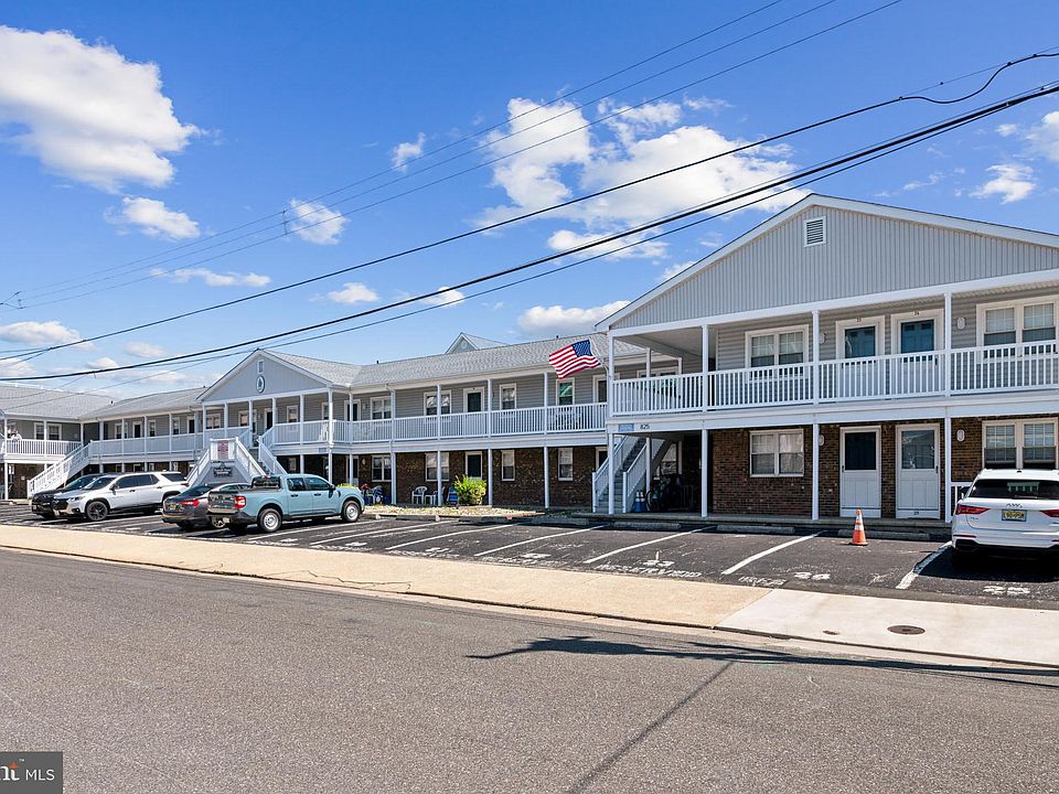 1st image of 825 Plymouth Pl #18