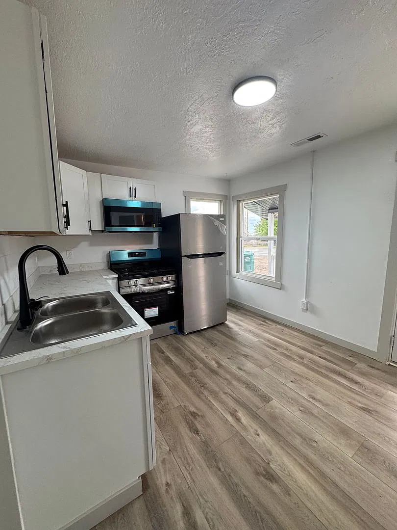 Newly Remodeled 2 Bed, 1 Bath Single Family Home Great Location! — Photo 4