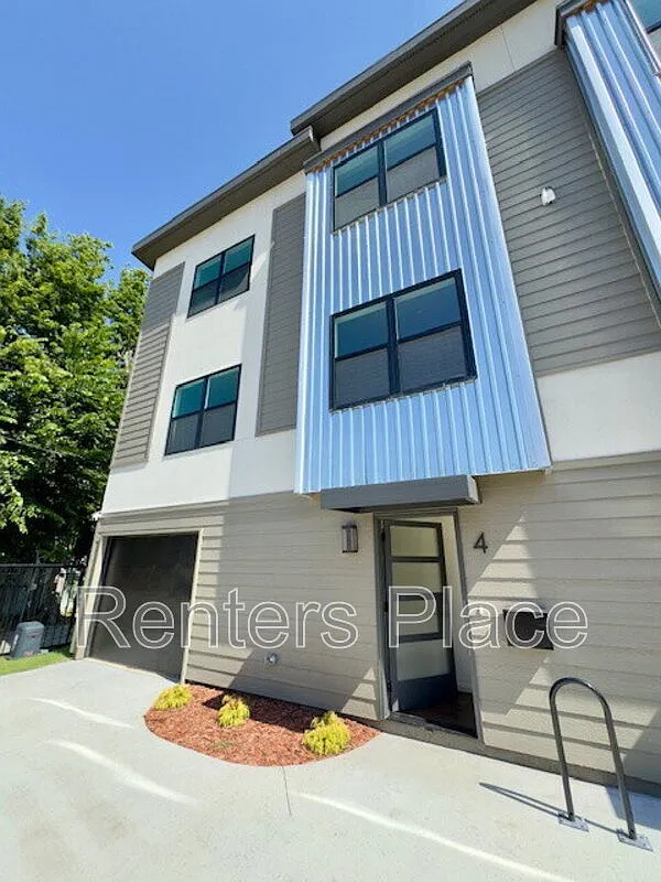 2 bed, 2.0 bath, 1300 sqft, $1,695 — Photo 2