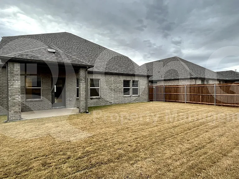 1608 Lannon Ln — Photo 35