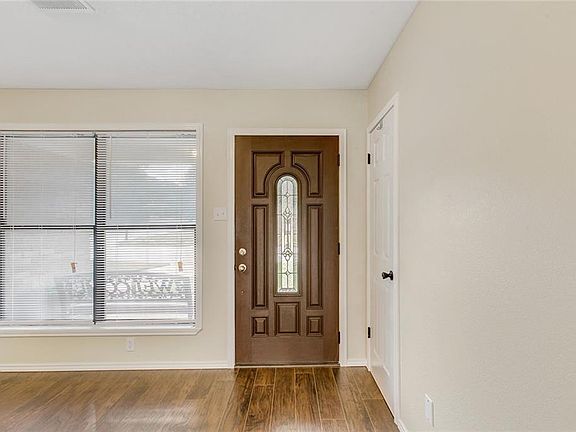 5th image of 121 Myrtle Ct