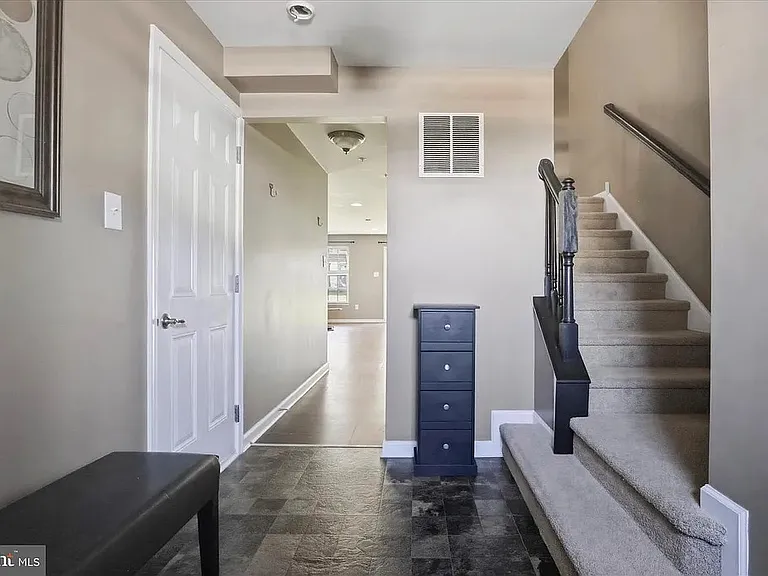 111 Sandpiper Ct — Photo 3