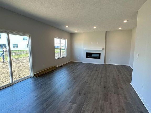 4th image of 501 Melissa Dr