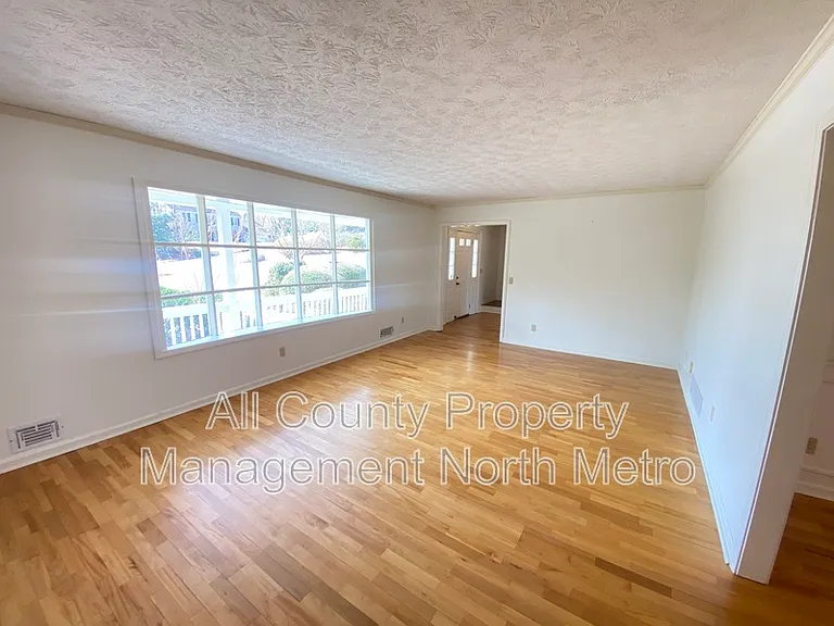 320 Six Branches Ct — Photo 2