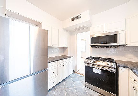 5th image of 250 E 65th St APT 8A