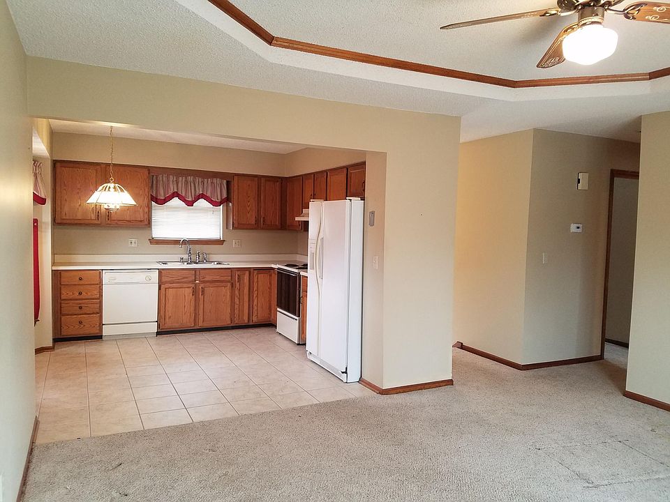 1st image of 410 NE Ash Ct