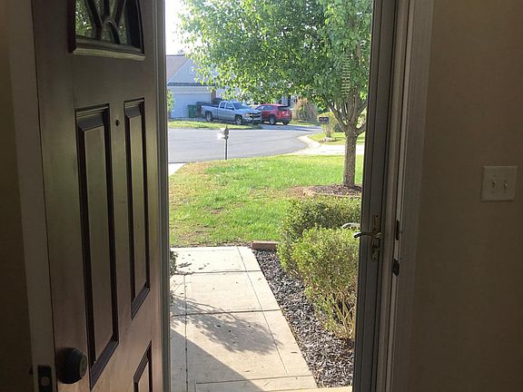 entryway to front yard