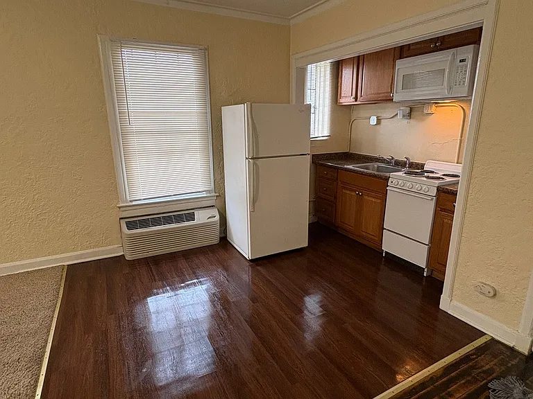 1270 N Main St — Photo 2