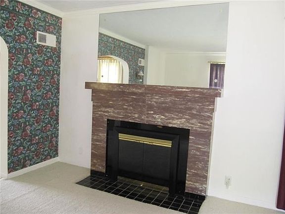 3rd image of 3010 Oakland Ave