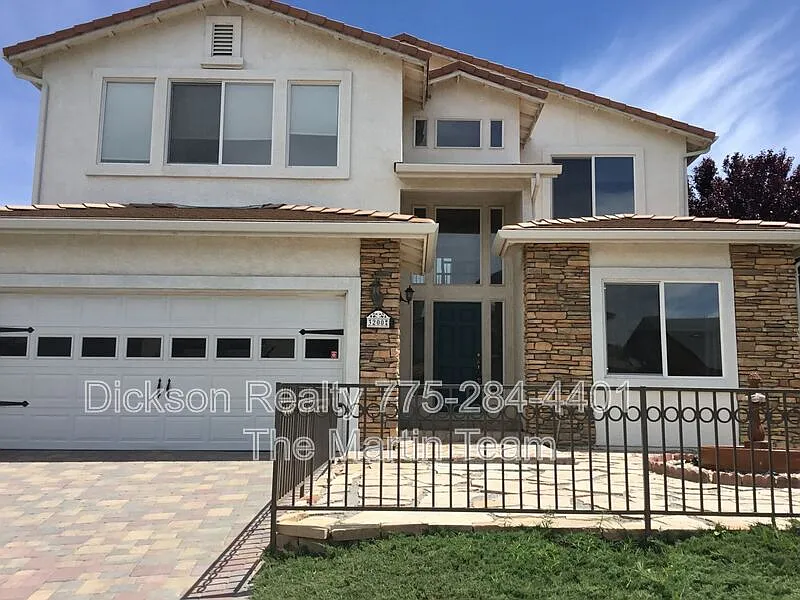 3 bed, 2.5 bath, 2881 sqft, $2,950 — Photo 2