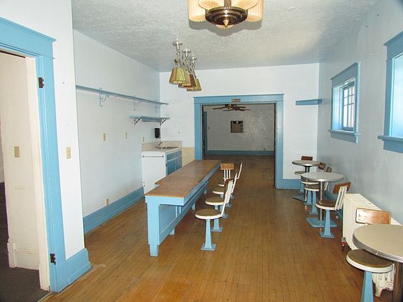 5th image of 302 Maxwell Ave