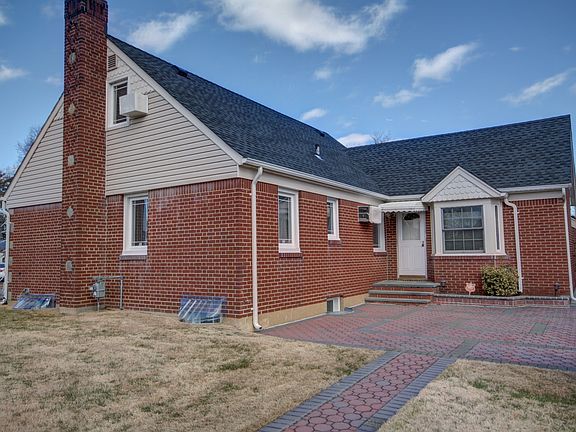3rd image of 114 Laurel Dr