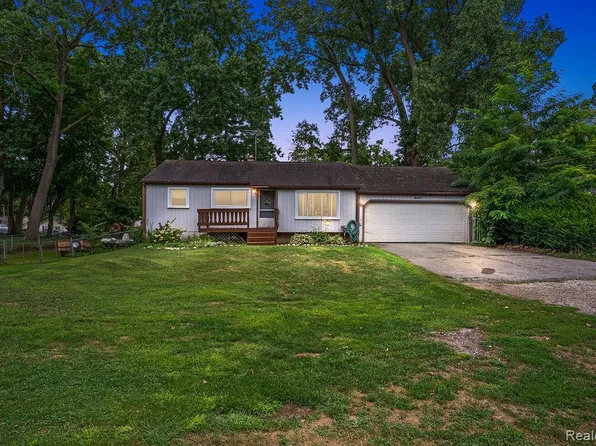 5481 Hanley St, Waterford, MI 48327