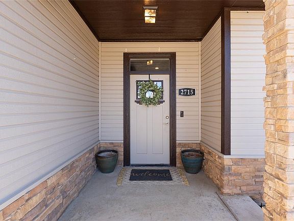 4th image of 2715 Woodlawn Ct