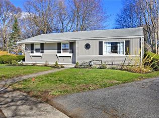 10 Meadowbrook Rd, Stratford, CT 06614