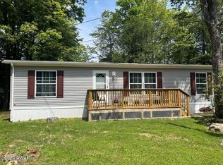 111 Middle Rd, Greentown, PA 18426