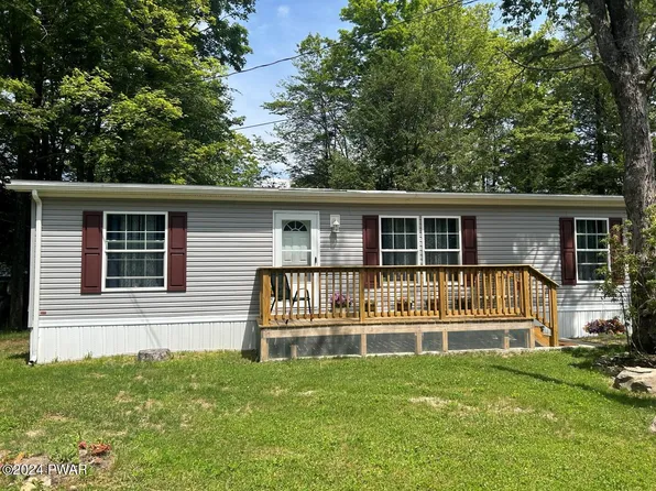 111 Middle Rd, Greentown, PA 18426