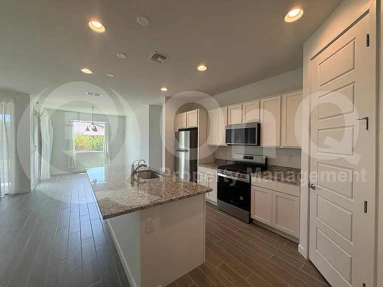 11225 E Ulysses Ave — Photo 3