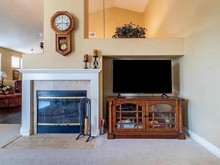39786 Naples Dr — Photo 8