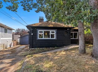 1669 Kisber Ave, Saanich, BC V8P 2W5