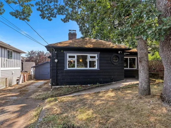 1669 Kisber Ave, Saanich, BC V8P 2W5