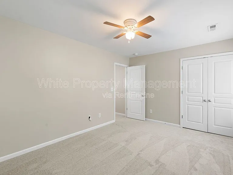 1141 Hammond Dr — Photo 32