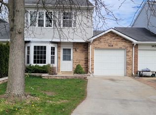 1418 Walnut Cir, Carol Stream, IL 60188
