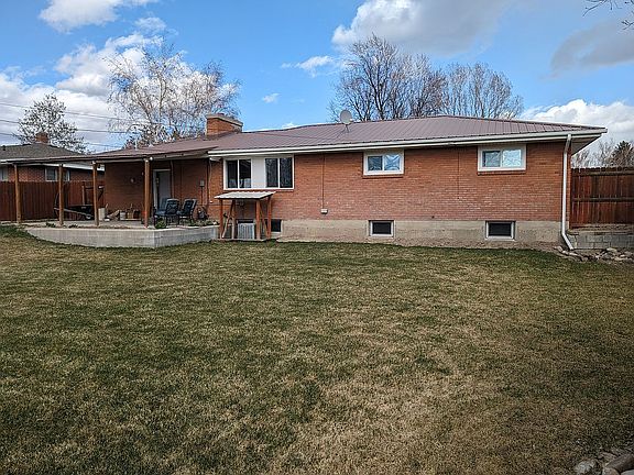 3rd image of 809 Sonja Ave