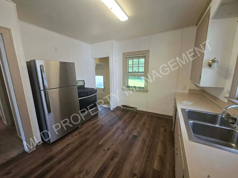 2821 Congress Ave — Photo 4