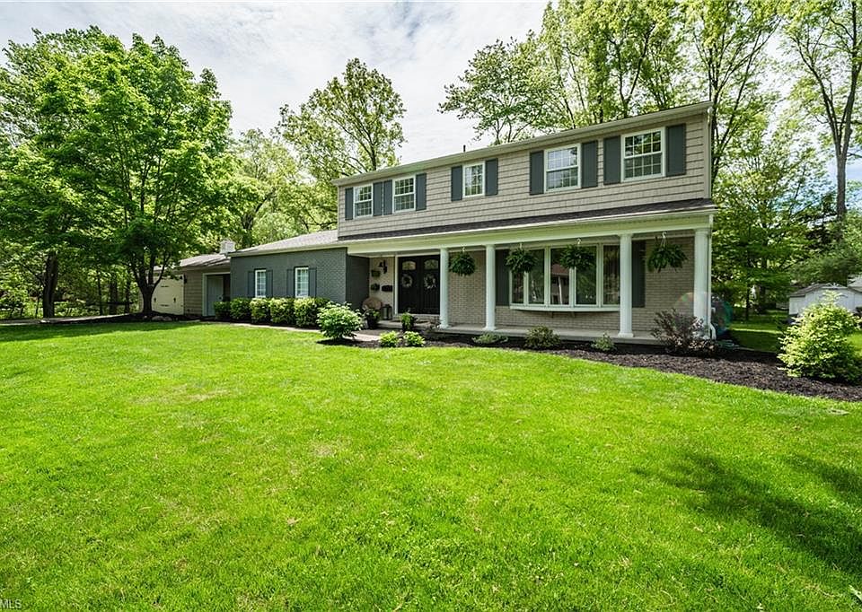 1st image of 32583 Surrey Ln