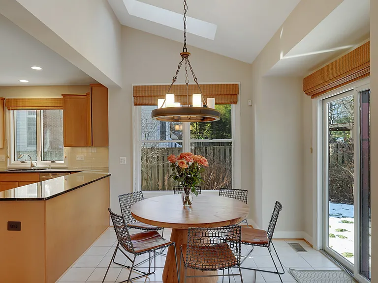 Breakfast area w skylight