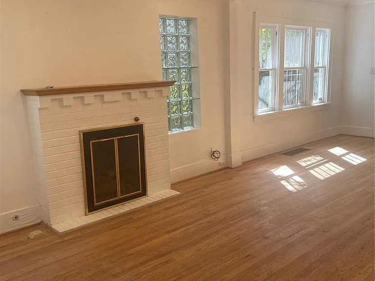 1143 S Corona St — Photo 4