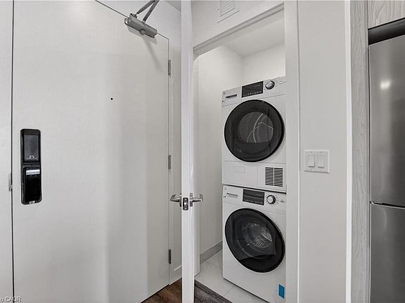 4th image of 461 Green Rd #304