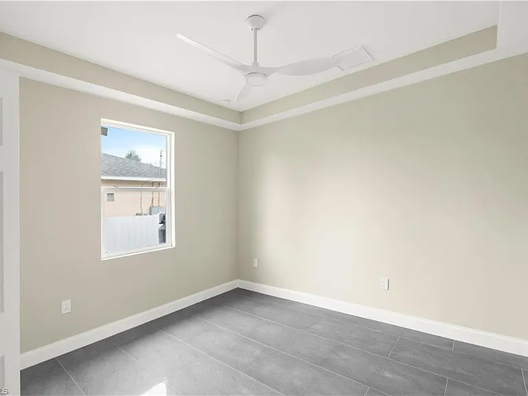 1043 Albert Ave — Photo 36