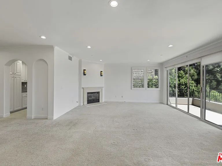 1820 Benecia Ave #402 — Photo 35