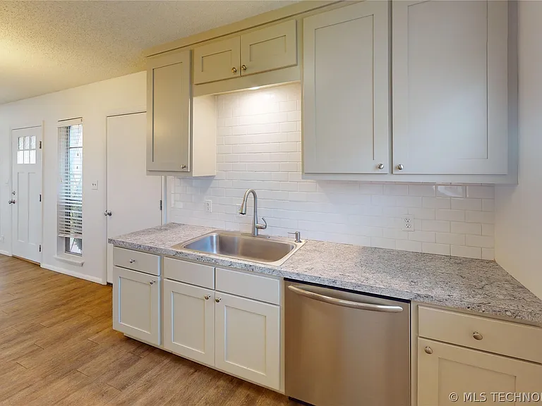 6345 S Madison Pl — Photo 6