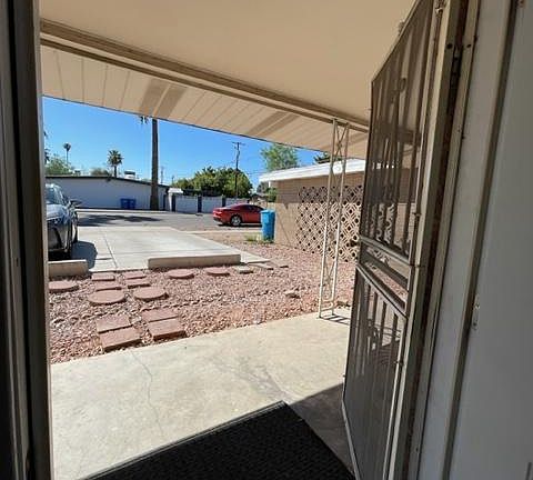 5th image of 946 W Monterosa Ave #11