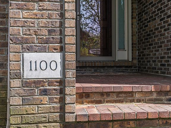 4th image of 1100 Chetford Dr
