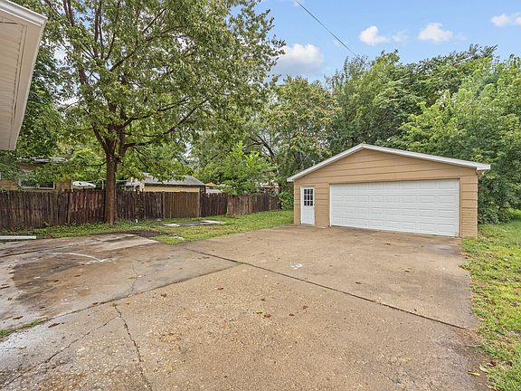 5th image of 2811 1st St